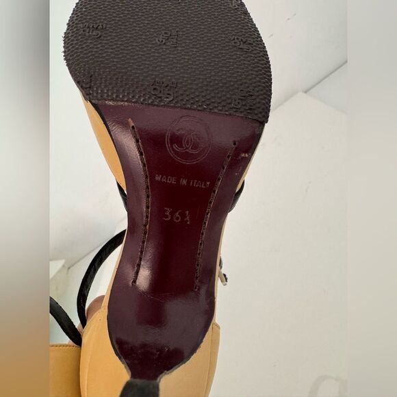 Chanel Beige & Black Captoe Vintage Y2K Mary Jane CC Buckle Pin Up Heels Pumps - Picture 8 of 11